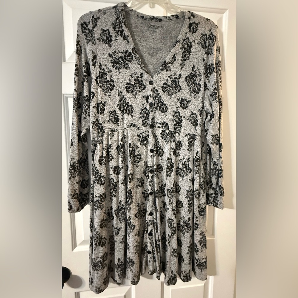 Torrid 1X Gray Floral Long Sleeve Dress